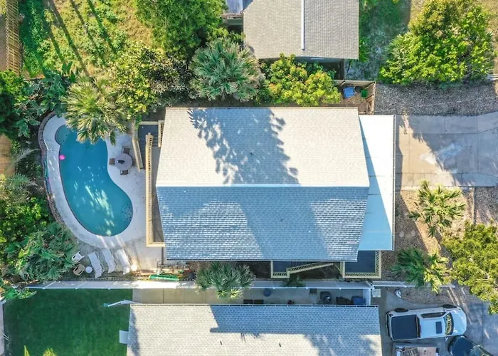 Flip Flop Bungalow With Pool