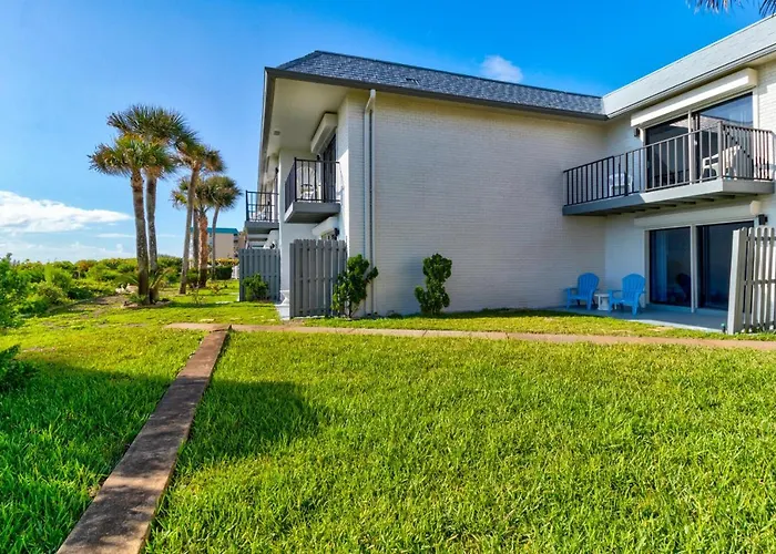 Yellow Sunshine Oceanfront Townhouse, Private Balcony