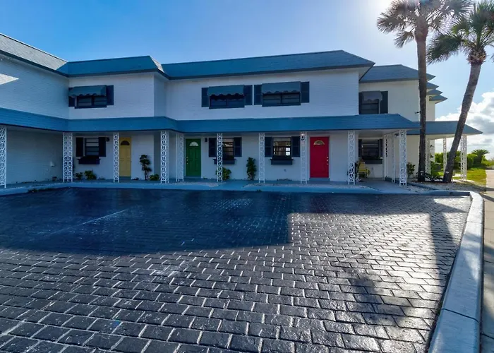 Green Palms Oceanfront 2 Bed Townhouse