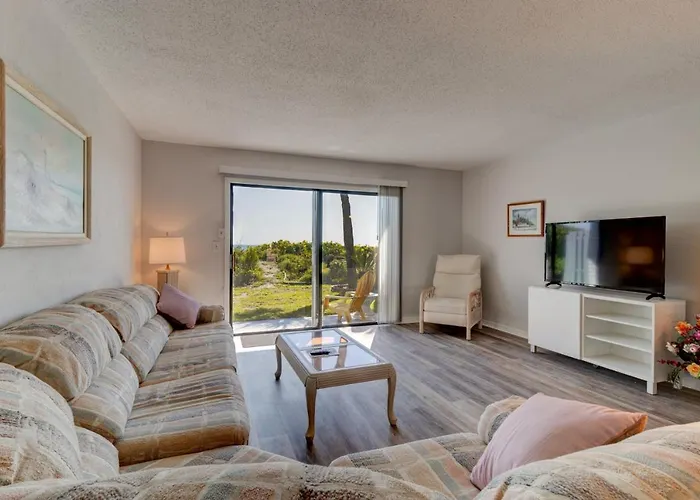 Yellow Sunshine Oceanfront Townhouse, Private Balcony