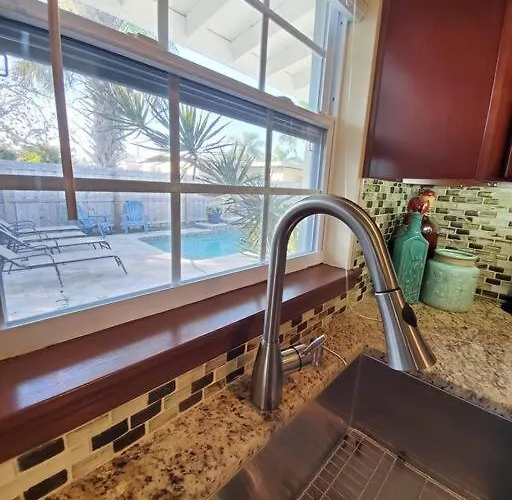Hawaiian Cottage - Heated Pool Walk To The Beach