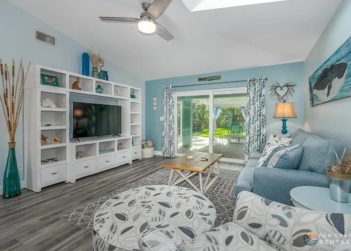 Dog Friendly Home Wprivate Fenced Yard, Garage & Fire Pit Steps To The Beach!