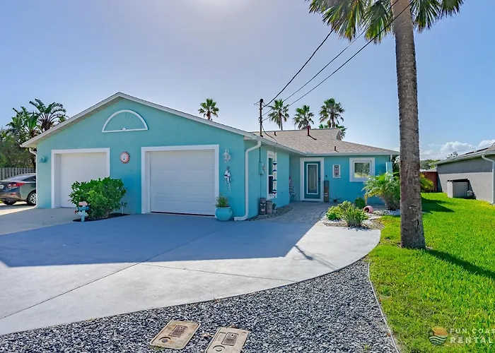 Dog Friendly Home Wprivate Fenced Yard, Garage & Fire Pit Steps To The Beach!