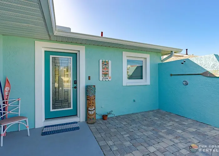 Dog Friendly Home Wprivate Fenced Yard, Garage & Fire Pit Steps To The Beach!