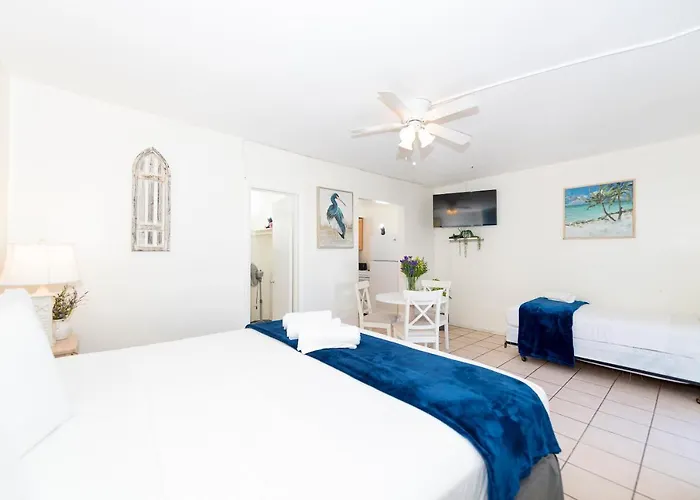 Tropic Isle Hotel & Apartment