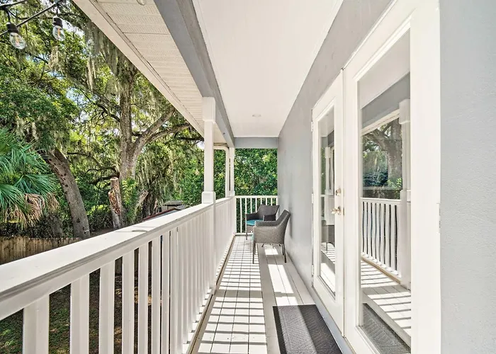 Hot Tub + Game Room: Crystal River Retreat!