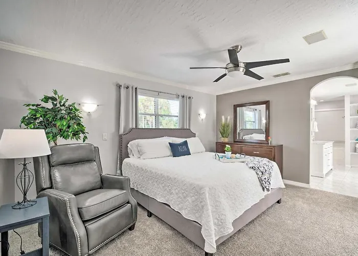Hot Tub + Game Room: Crystal River Retreat!