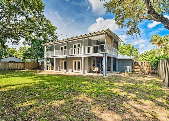 Hot Tub + Game Room: Crystal River Retreat!