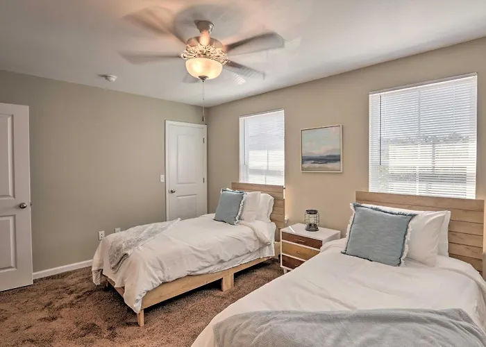 Airy Tallahassee Condo ~ 5 Mi To Downtown!