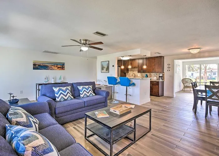 Englewood Escape W/ Screened-In Pool & Grill!