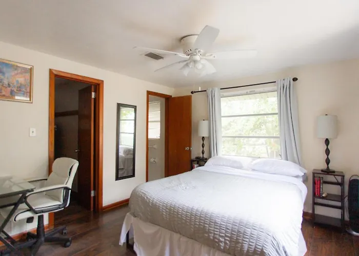 Cozy 1 Bedroom Unit - 4 Blocks From Jax Beach Pier!