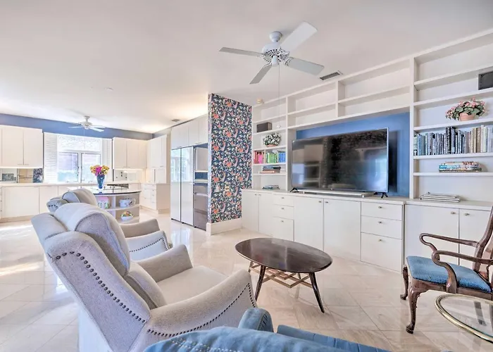 Lanai & Pool: Elegant Villa In Winter Haven!