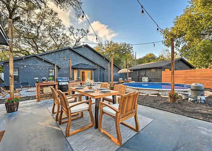 Outdoor Oasis! Group Getaway W/ Pool In Brandon