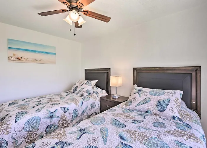 Englewood Escape W/ Screened-In Pool & Grill!