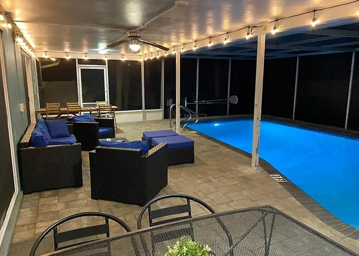 Spacious 5 Bedrooms 3 Bathrooms Family-Friendly Home With Heated Salt Pool