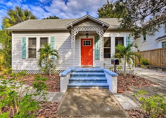 Historic Tarpon Springs Abode ~ 3 Mi To Beach