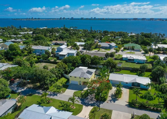 Jensen Beach Pool Home W/ Guest Suite