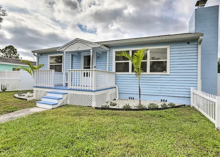 Family-Friendly Gulfport Retreat Near The Beach