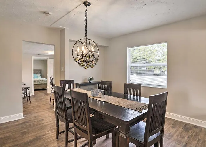 Family-Friendly Gulfport Retreat Near The Beach