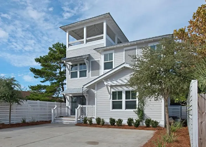 Golf Cart, 3 King Beds, Covered Rooftop Area, Half Mile To Beach!
