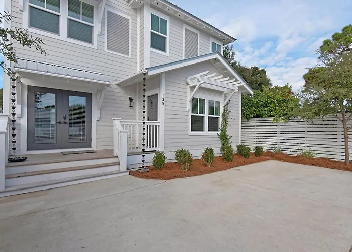 Golf Cart, 3 King Beds, Covered Rooftop Area, Half Mile To Beach!