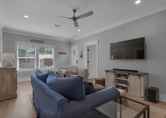Golf Cart, 3 King Beds, Covered Rooftop Area, Half Mile To Beach!