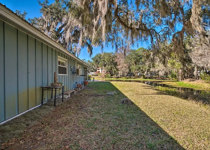 Waterfront Studio W/ Dock Access In Inglis!