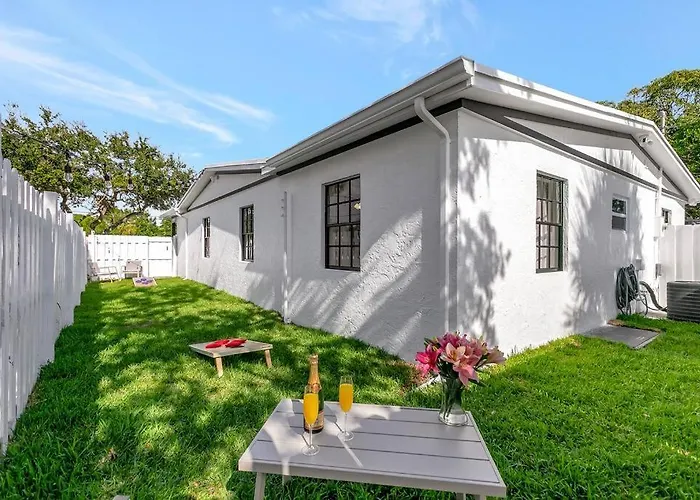 * New* The Bungalow Jupiter! - Moremoments Rentals