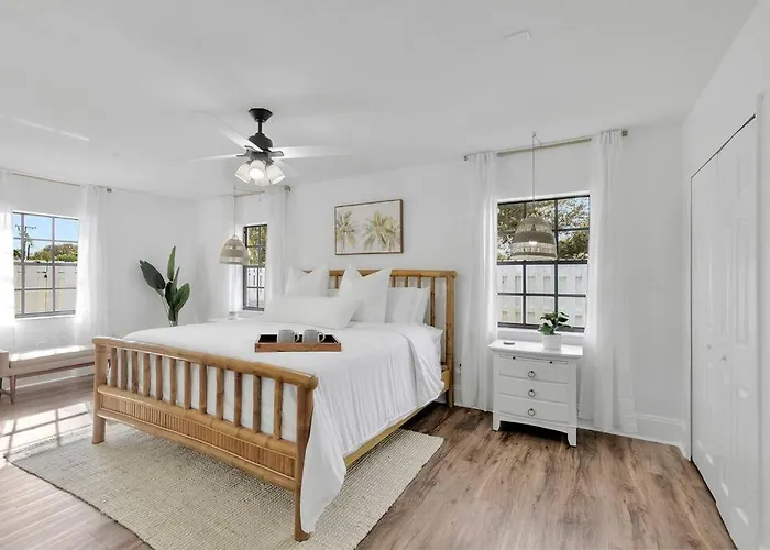 * New* The Bungalow Jupiter! - Moremoments Rentals