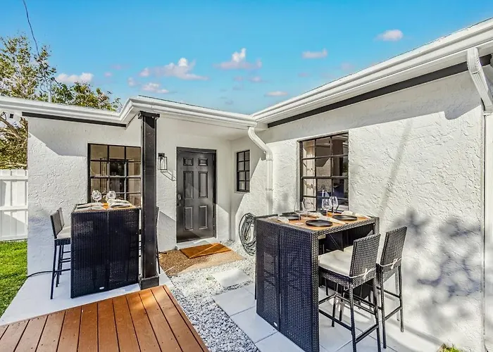 * New* The Bungalow Jupiter! - Moremoments Rentals