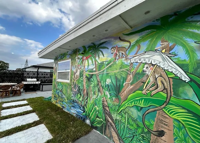 Jungle Cottage With Luxury Pool, Hot Tub And More!