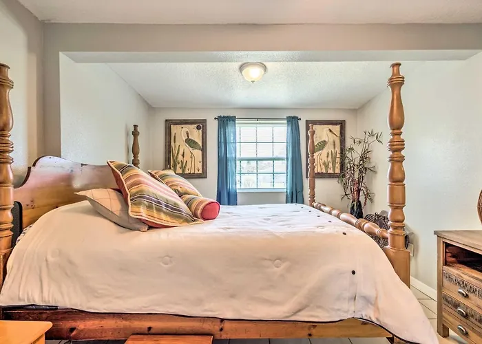 2 Mi To Beach: Canal-Front Home In Hudson!