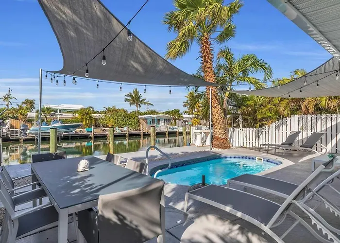 Villa Bella Newly Remodeled With Private Dock And Pool & Cabana Club Access - 7 Night Minimum Stay