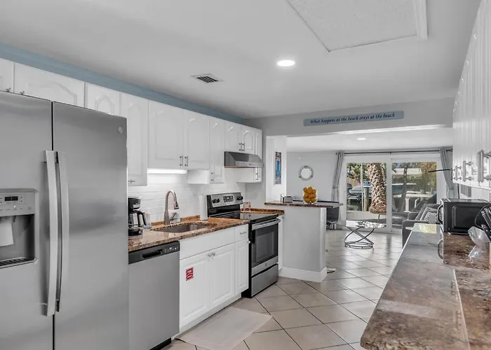 Villa Bella Newly Remodeled With Private Dock And Pool & Cabana Club Access - 7 Night Minimum Stay