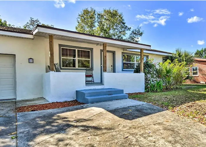 Bright, Pet-Friendly Retreat In Avon Park!