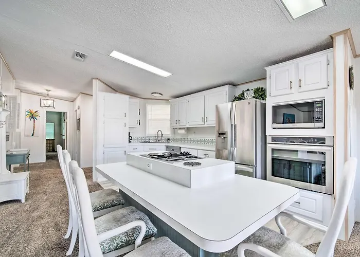 Boat Dock & Porch: Riverfront Retreat In Homosassa
