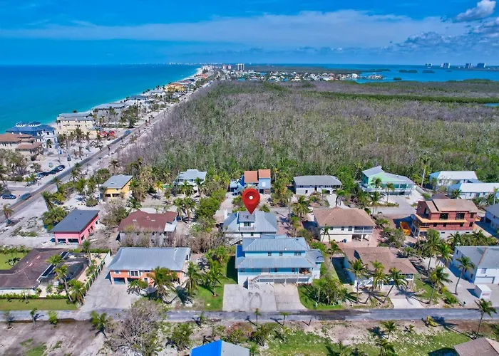 Walk To Bonita Beach And Docs