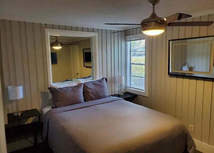 Beautiful Cottage Near Lake Louisa & Mins From Disney, Vehicle Rental Available