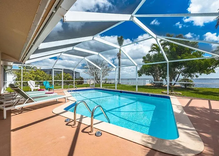 Heated Pool, Ping Pong Table, Sleeps 8 - Villa Sunset Riverhouse