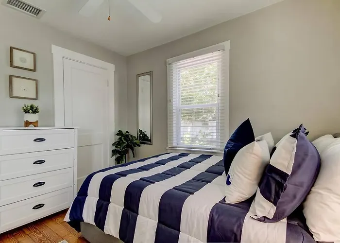 Rare- Downtown 2 Bedroom! Family Friendly!