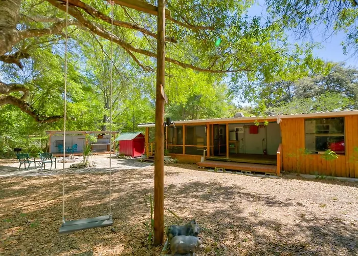 Fire Pit & Boat Dock: Peaceful Dunnellon Cabin!