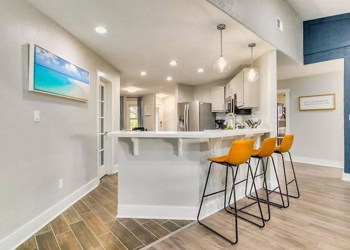 Cozy Home Minutes To Beaches