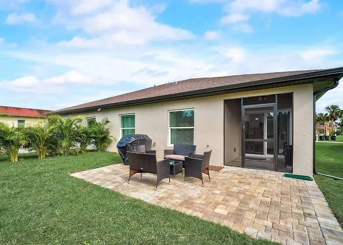 Family Villa King Bed, 3 Bedrooms 2Baths, 7 Guests, Close To Beaches, Golfing, Fishing