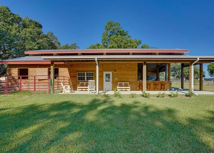 Farm Stay: Modern Barndominium In Lakeland!