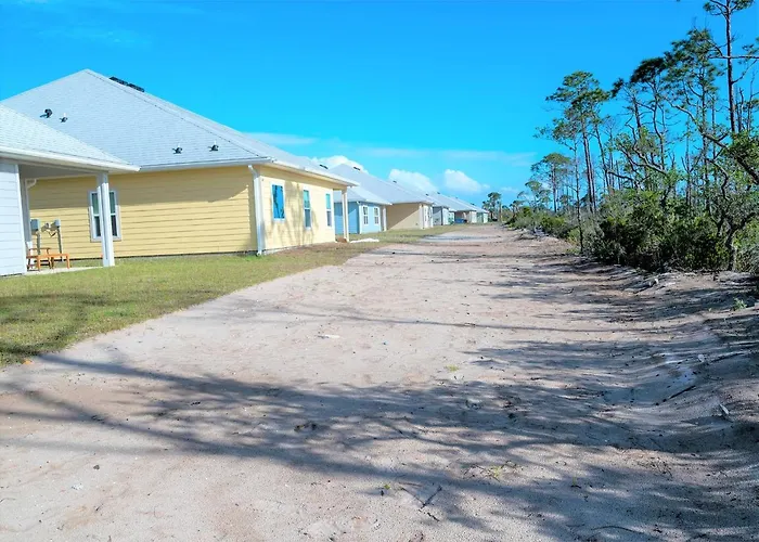 2 Resort Style Pools ! Walk2Beach ! 4 Bedrooms ! Board Walk ! Grill !