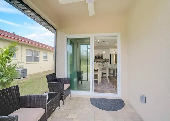South West Florida Family Home, 3 Bedroom,2 Bathroom, King Bed Suite, Close To Beaches, Parks, Fishing, Golfing, Kayaking