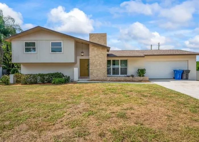 Oversized 4Bed + Converted Bedroom, Heated Pool + Hot Tub