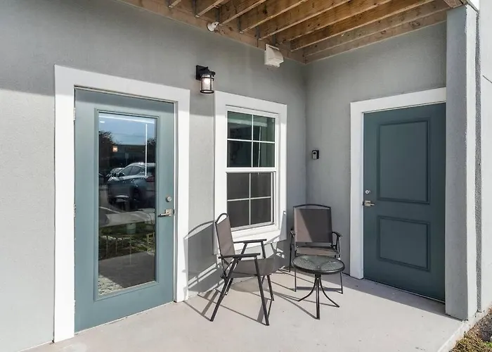 Elegant 1Br/1Ba Condo With Pool, Gym And Laundry