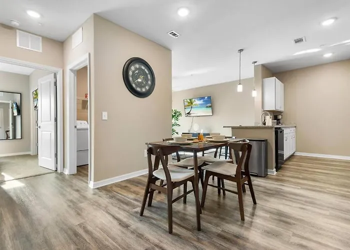 Elegant 1Br/1Ba Condo With Pool, Gym And Laundry