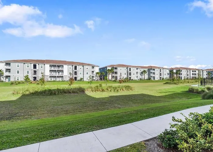 Luxury 3 Bedroom/2 Bathroom Condo In Melbourne Fl With Pool, Gym And Laundry